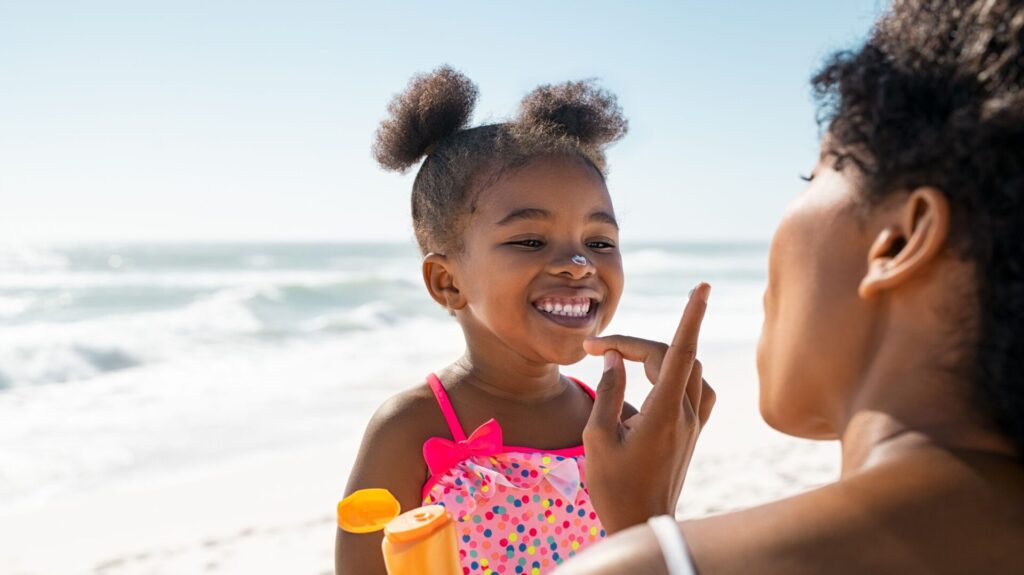 25 4 Come proteggere i bambini dal sole: consigli per un'esposizione sicura