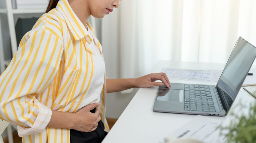 Stress e mal di stomaco: perché sono collegati e come alleviare i disturbi 2 27 1 Stress e mal di stomaco: perché sono collegati e come alleviare i disturbi